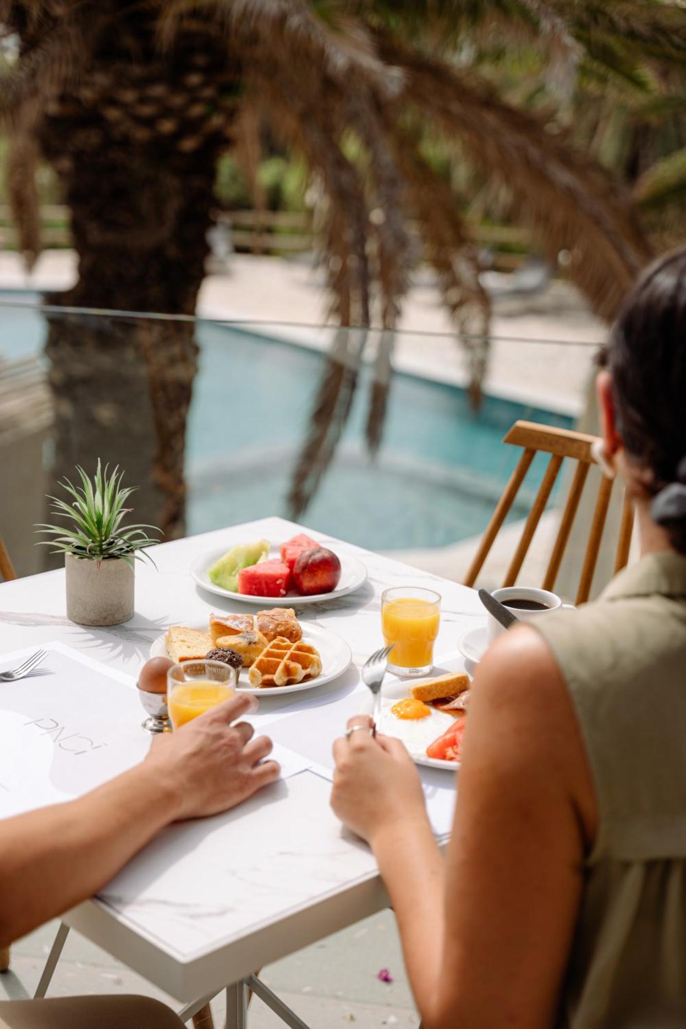 Pnoi Hotel Logaras Ngoại thất bức ảnh