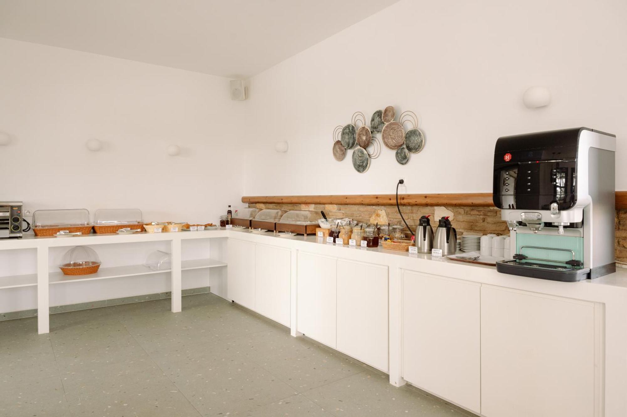Pnoi Hotel Logaras Ngoại thất bức ảnh