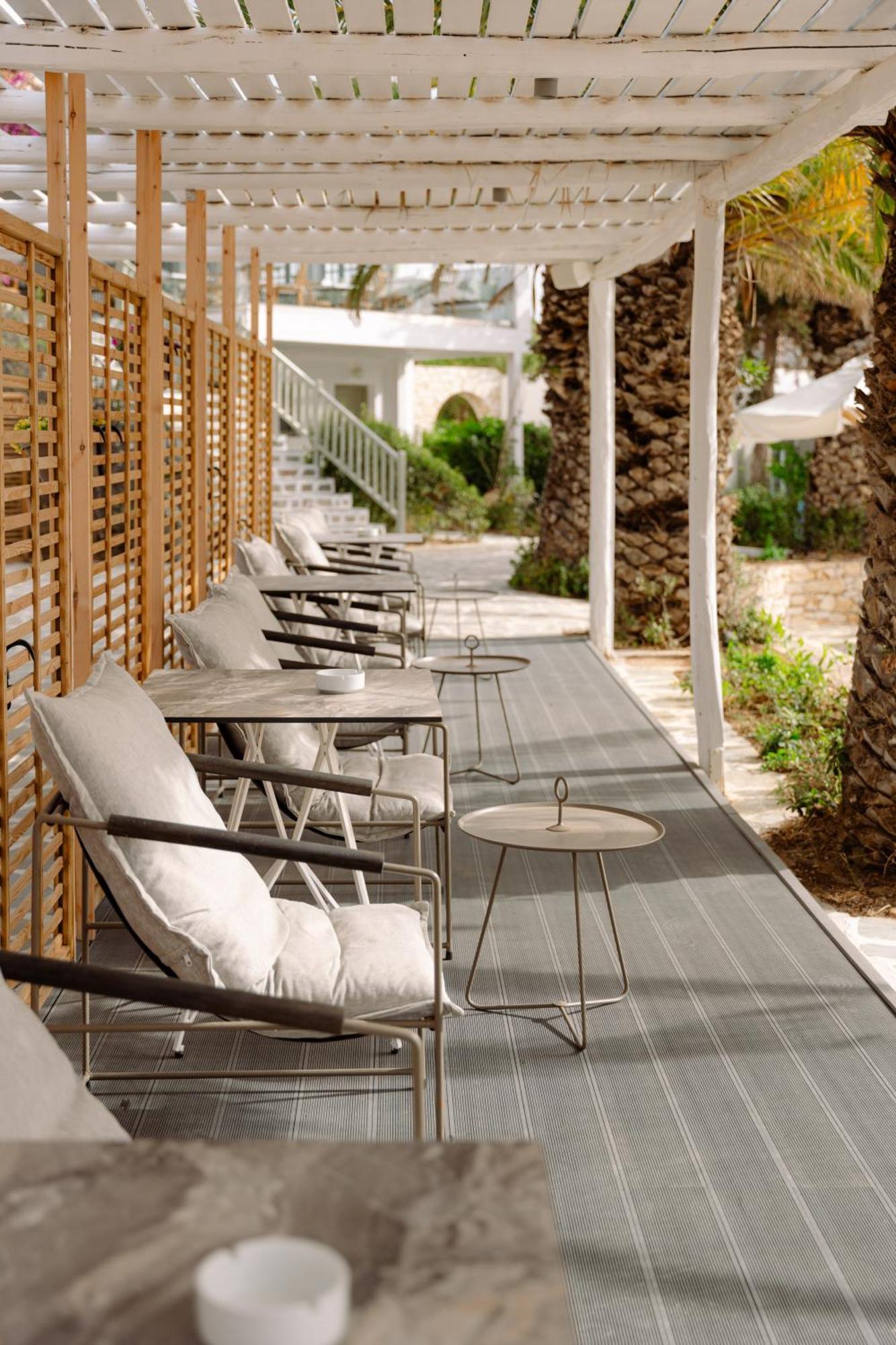 Pnoi Hotel Logaras Ngoại thất bức ảnh