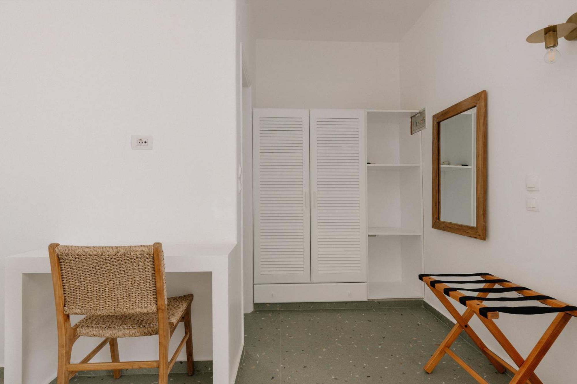 Pnoi Hotel Logaras Ngoại thất bức ảnh